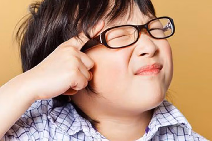 Con cận thị từ sớm, bố mẹ nên làm gì? ảnh 1