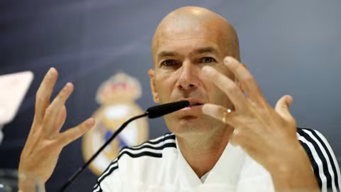 Zidane đang đối mặt với một núi trở ngại tại Real Madrid. Zidane đang đối mặt với một núi trở ngại tại Real Madrid.