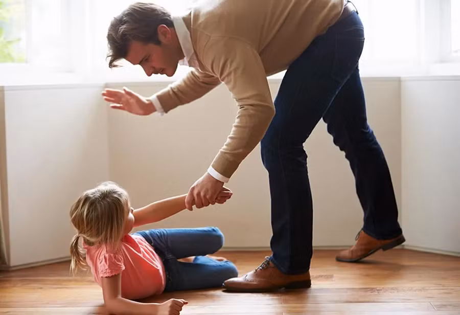 Nếu bạn tức giận với con đến mức sẵn sàng bùng nổ, hãy dành chút thời gian để bình tĩnh lại trước khi cố gắng kỷ luật chúng. (Ảnh: ITN). Nếu bạn tức giận với con đến mức sẵn sàng bùng nổ, hãy dành chút thời gian để bình tĩnh lại trước khi cố gắng kỷ luật chúng. (Ảnh: ITN).