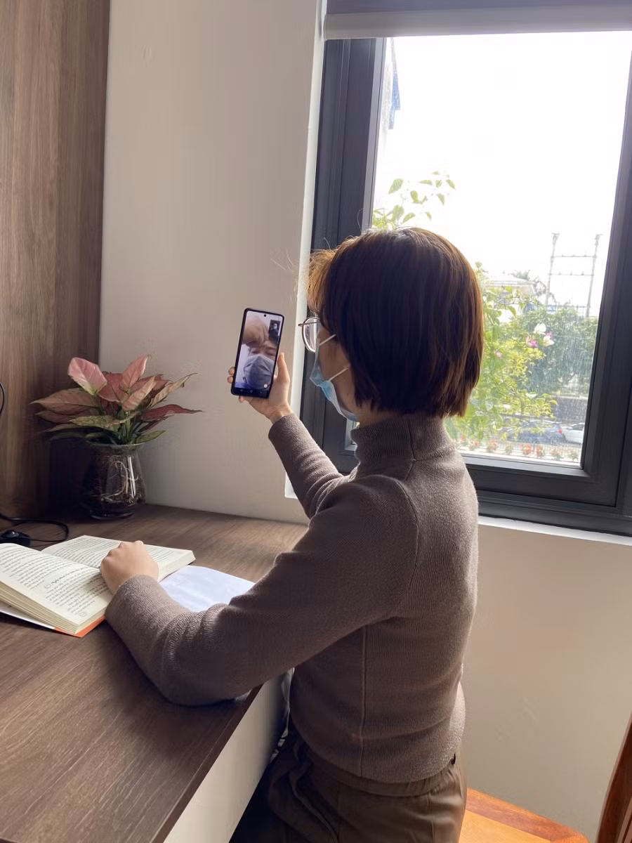 Bác sỹ tư vấn điều trị cho F0 tại nhà.