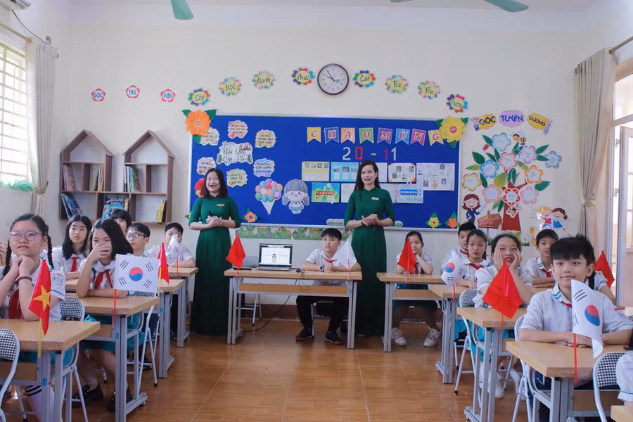 Học sinh Thái Nguyên trải nghiệm lớp học không biên giới.