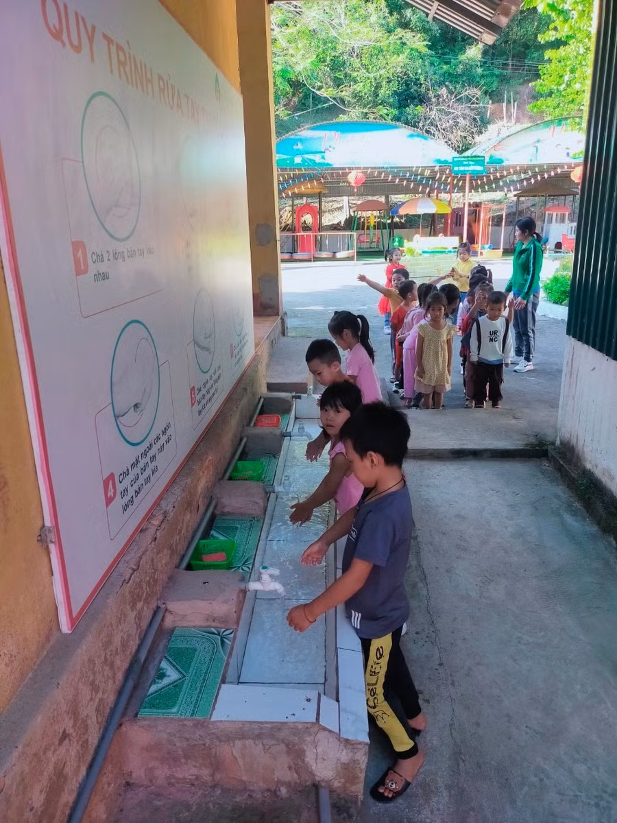 Rèn kỹ năng vệ sinh cá nhân cho học sinh.