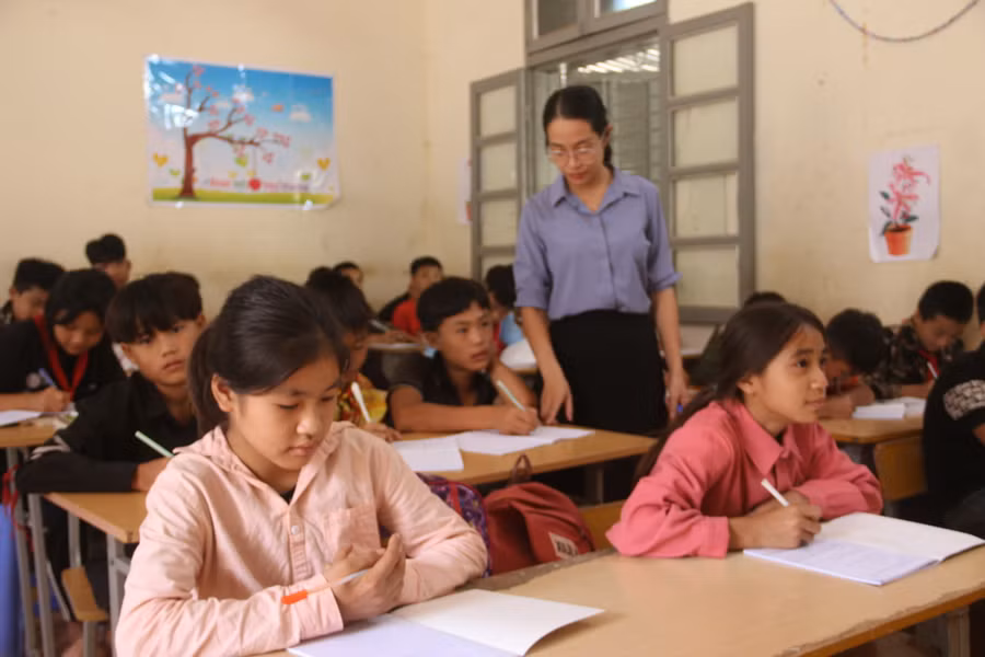 Nhiều thầy cô mong muốn Luật Nhà giáo sớm ra đời để quyền lợi của nhà giáo được bảo vệ. Nhiều thầy cô mong muốn Luật Nhà giáo sớm ra đời để quyền lợi của nhà giáo được bảo vệ.