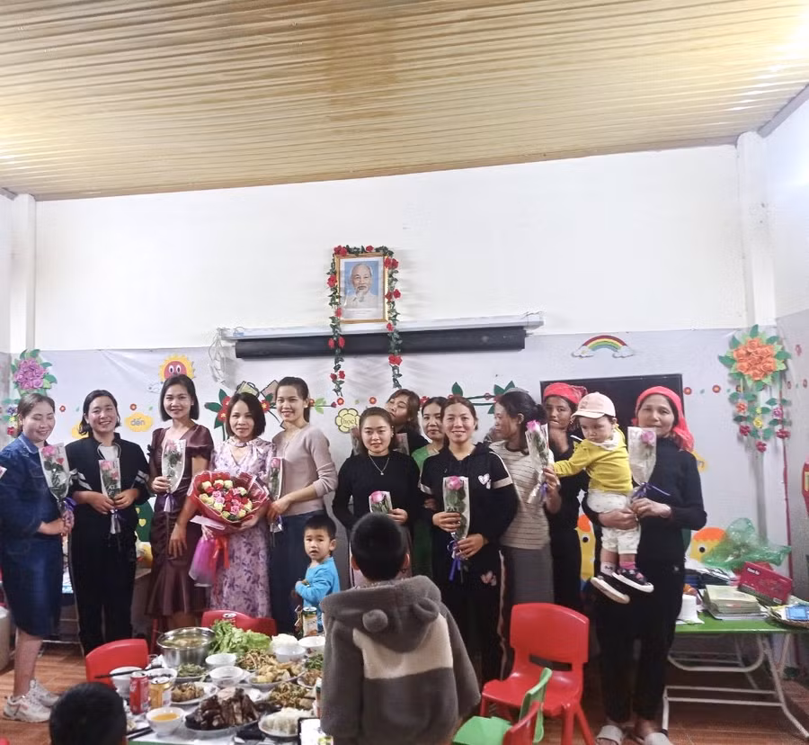 Tổ chức bữa cơm ấm cúng... Tổ chức bữa cơm ấm cúng...