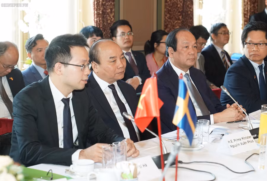 Trước đó, Thủ tướng Nguyễn Xuân Phúc đã có cuộc gặp gỡ các tập đoàn hàng đầu Thụy Điển để trao đổi về các cơ hội hợp tác đầu tư tại Việt Nam cũng như giải đáp các vấn đề doanh nghiệp quan tâm. Ảnh VGP/Quang Hiếu