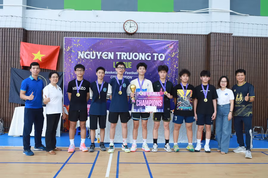 Giải Nhất khối 9 thuộc về đội tuyển của lớp 9A1 và 9A02. Giải Nhất khối 9 thuộc về đội tuyển của lớp 9A1 và 9A02.