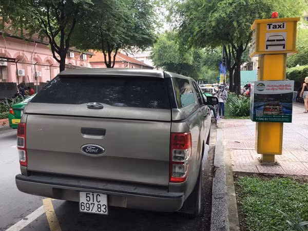 Xe buýt điện thoi thóp, 5 điểm đón taxi bỏ hoang ở TP.HCM ảnh 2 Keyword đầu tiên có dấu