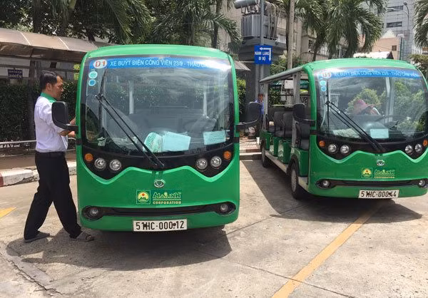 Xe buýt điện thoi thóp, 5 điểm đón taxi bỏ hoang ở TP.HCM