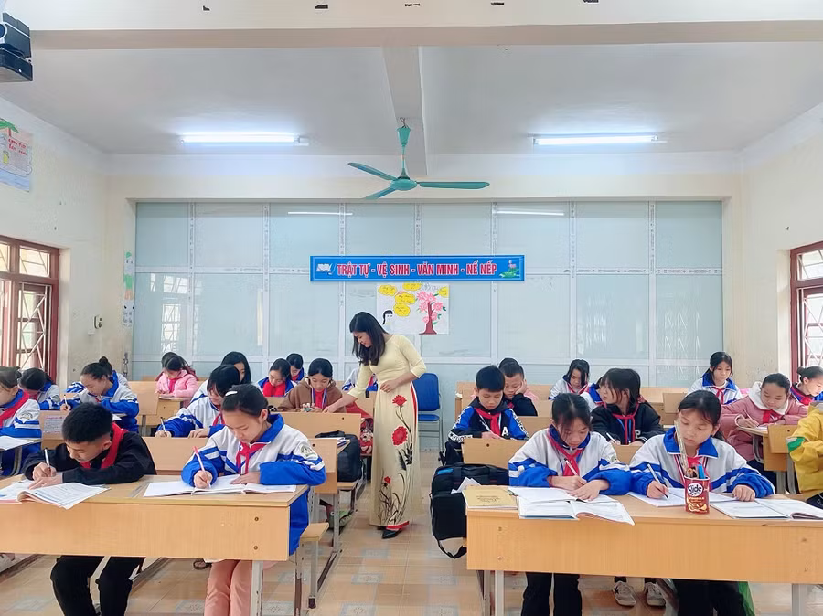 Một giờ học tại trường PTDT nội trú THCS Pắc Nặm Một giờ học tại trường PTDT nội trú THCS Pắc Nặm