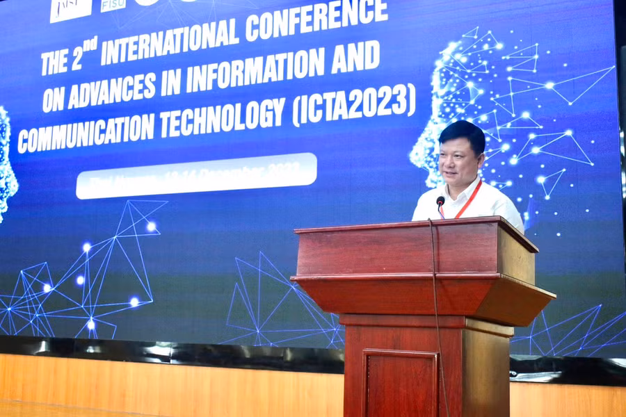 PGS.TS Hoàng Văn Hùng, Giám đốc Đại học Thái Nguyên phát biểu tại Hội thảo