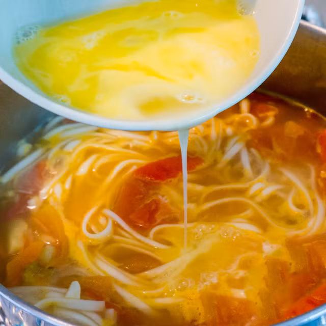 Mì cà chua trứng vừa nhanh vừa ngon cho bữa sáng ảnh 6