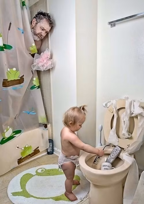 Nỗi khổ khi ông bố trông con. Nỗi khổ khi ông bố trông con.