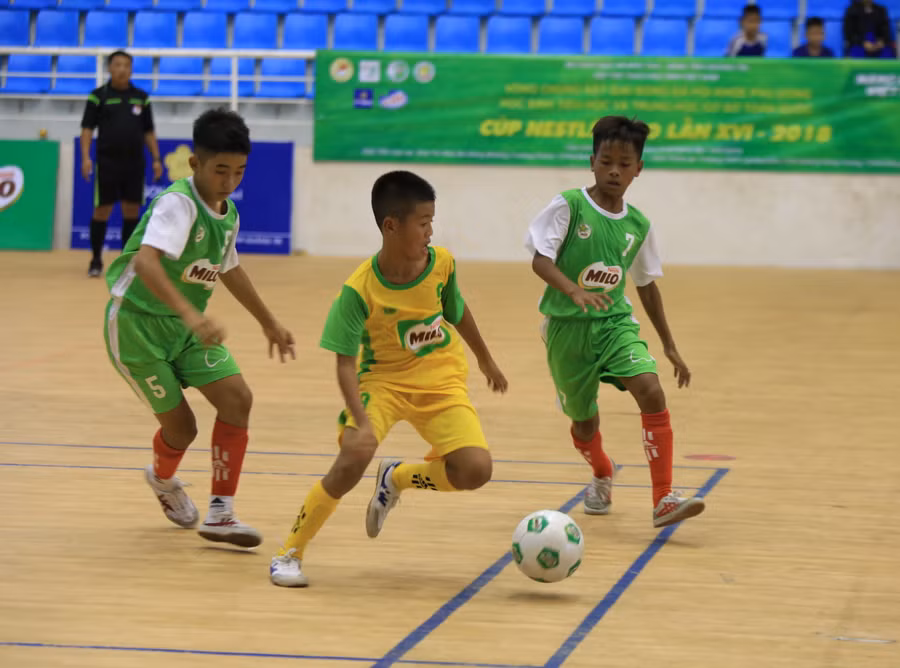 Một pha tranh bóng đẹp mắt trong trận đấu