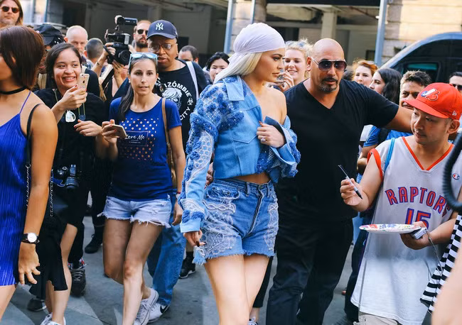 Phong cách phóng khoáng, thực tế ăn sâu vào máu giới mộ điệu thời trang tại NYFW ảnh 24 Phong cách phóng khoáng, thực tế ăn sâu vào máu giới mộ điệu thời trang tại NYFW ảnh 24