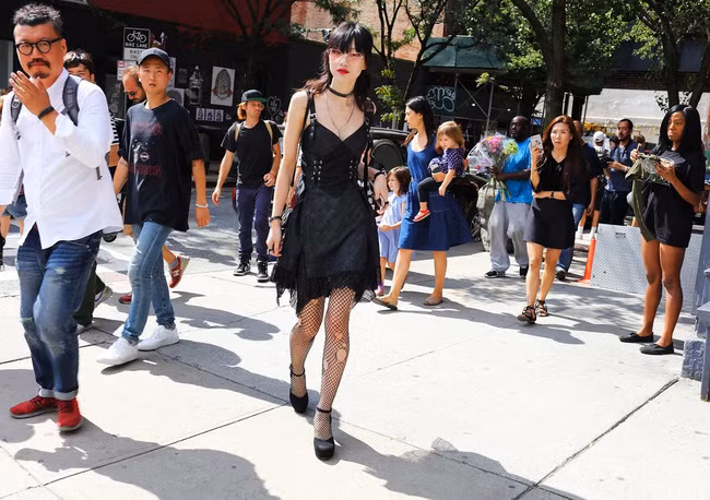Phong cách phóng khoáng, thực tế ăn sâu vào máu giới mộ điệu thời trang tại NYFW ảnh 25 Phong cách phóng khoáng, thực tế ăn sâu vào máu giới mộ điệu thời trang tại NYFW ảnh 25