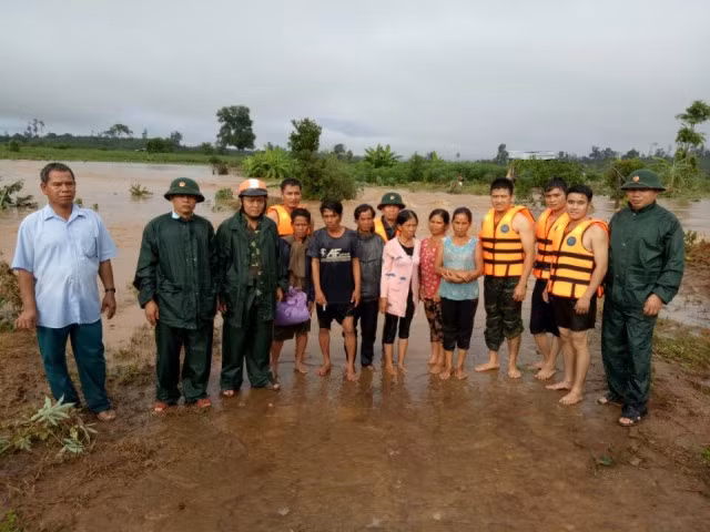 6 người dân đã được đưa về nhà an toàn.