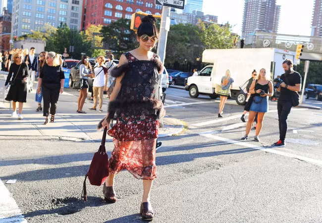 Phong cách phóng khoáng, thực tế ăn sâu vào máu giới mộ điệu thời trang tại NYFW ảnh 20 Phong cách phóng khoáng, thực tế ăn sâu vào máu giới mộ điệu thời trang tại NYFW ảnh 20