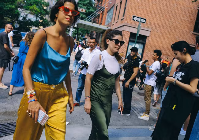 Phong cách phóng khoáng, thực tế ăn sâu vào máu giới mộ điệu thời trang tại NYFW ảnh 4 Phong cách phóng khoáng, thực tế ăn sâu vào máu giới mộ điệu thời trang tại NYFW ảnh 4