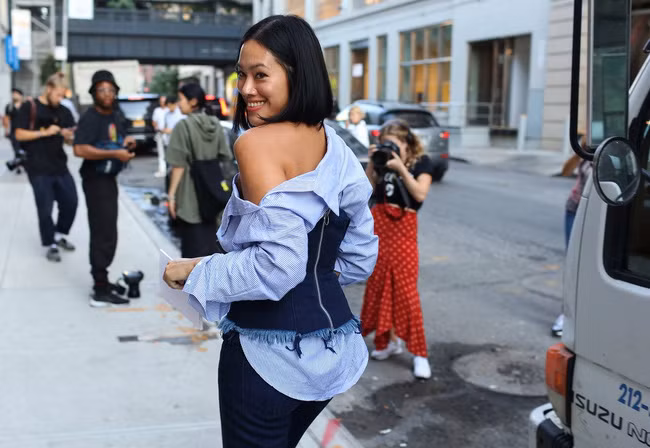 Phong cách phóng khoáng, thực tế ăn sâu vào máu giới mộ điệu thời trang tại NYFW ảnh 9 Phong cách phóng khoáng, thực tế ăn sâu vào máu giới mộ điệu thời trang tại NYFW ảnh 9