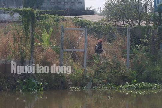 Cận cảnh nhiều người đột nhập vào nhà hoang nơi Tuấn khỉ từng ẩn náu