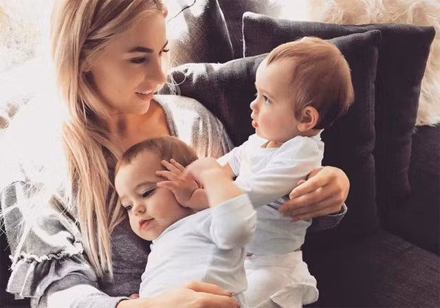 Stacee và hai cô con gái nhỏ của mình