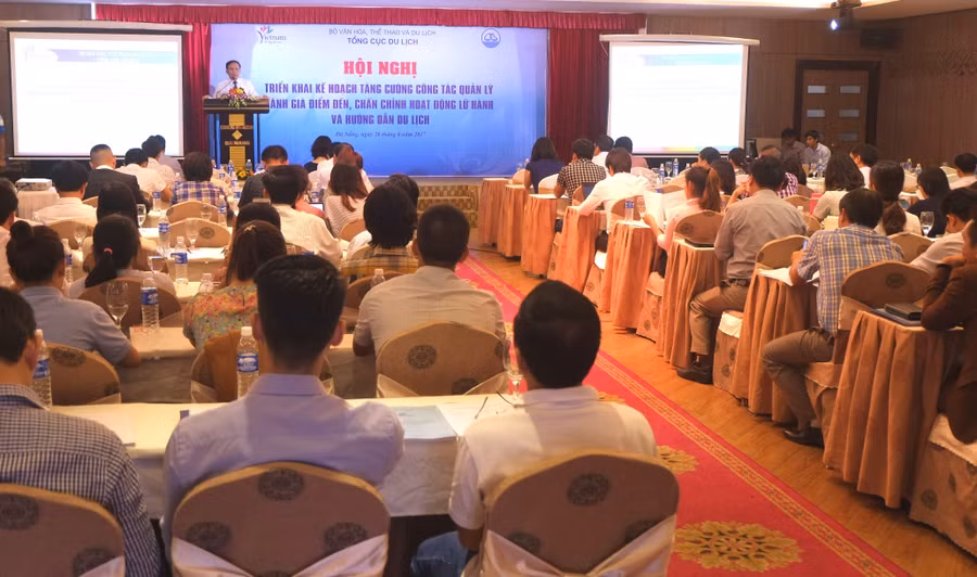 Các đại biểu tham dự hội thảo.
