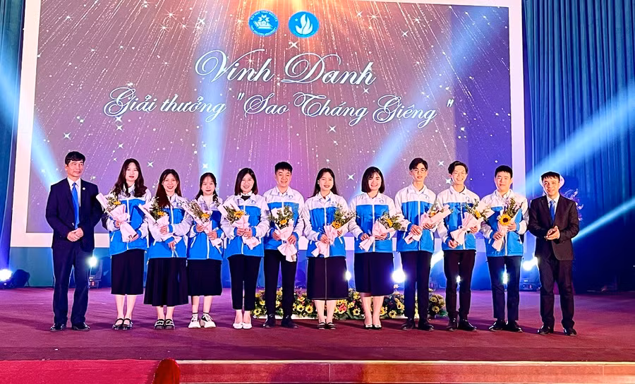 Vinh danh giải thưởng "Sao tháng giêng". Vinh danh giải thưởng "Sao tháng giêng".
