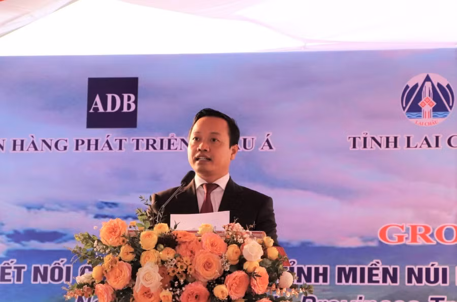 Chủ tịch UBND tỉnh Lai Châu Trần Tiến Dũng phát biểu tại Lễ Khởi công.