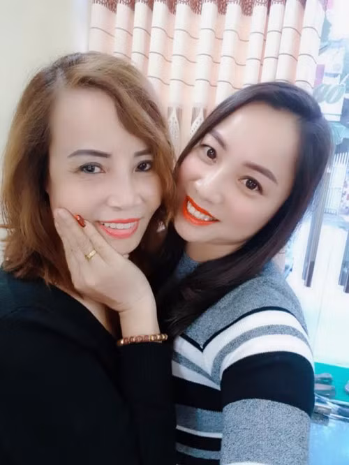 Mâm cơm tự nấu của cô dâu 62 tuổi: Bảo sao mẹ chồng không quý như vàng ảnh 2 Khi về quê chồng, cô dâu 62 tuổi Thu Sao nhiều lần trổ tài nấu nướng.
