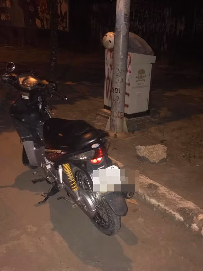 Người đàn ông ngủ gục bên lề đường và câu chuyện đằng sau ám ảnh số đông - Ảnh 2.