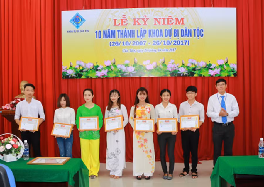 Kỷ niệm 10 năm thành lập khoa Dự bị Dân tộc - ĐH Cần Thơ Kỷ niệm 10 năm thành lập khoa Dự bị Dân tộc - ĐH Cần Thơ