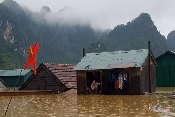 Nhờ sáng tạo này, dân Quảng Bình không phải lên núi trú ẩn khi lũ ập