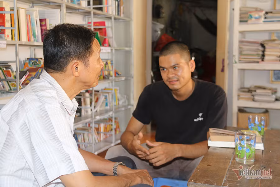 3 người đàn ông góp sức mở thư viện hàng nghìn cuốn sách cho học sinh nghèo ảnh 1 3 người đàn ông góp sức mở thư viện hàng nghìn cuốn sách cho học sinh nghèo