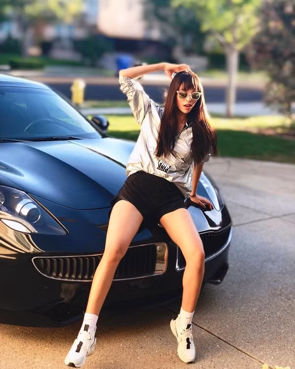 Phạm Hương đơn giản năng động với quần jean và áo sơmi ảnh 15 khong con vay ao dinh ket lua la, pham huong don gian nang dong voi quan jean va ao somi - 16