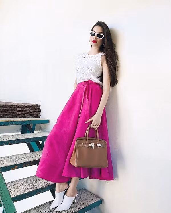 Phạm Hương đơn giản năng động với quần jean và áo sơmi ảnh 6 khong con vay ao dinh ket lua la, pham huong don gian nang dong voi quan jean va ao somi - 7