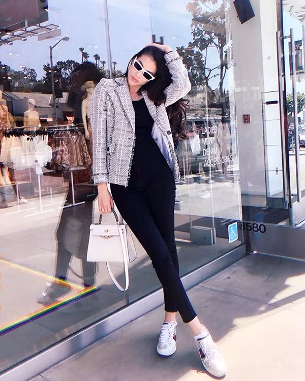 Phạm Hương đơn giản năng động với quần jean và áo sơmi ảnh 11 khong con vay ao dinh ket lua la, pham huong don gian nang dong voi quan jean va ao somi - 12
