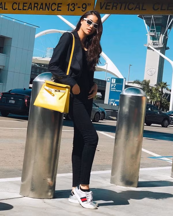 Phạm Hương đơn giản năng động với quần jean và áo sơmi ảnh 10 khong con vay ao dinh ket lua la, pham huong don gian nang dong voi quan jean va ao somi - 11