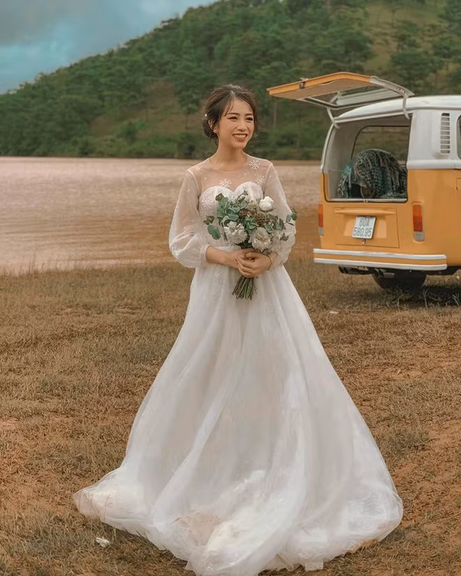 Con gái 20 tuổi của thiếu gia Minh Nhựa khoe ảnh cưới có 1 - 0 - 2 khiến ai nhìn vào cũng gật gù cả album chắc chất lắm-1