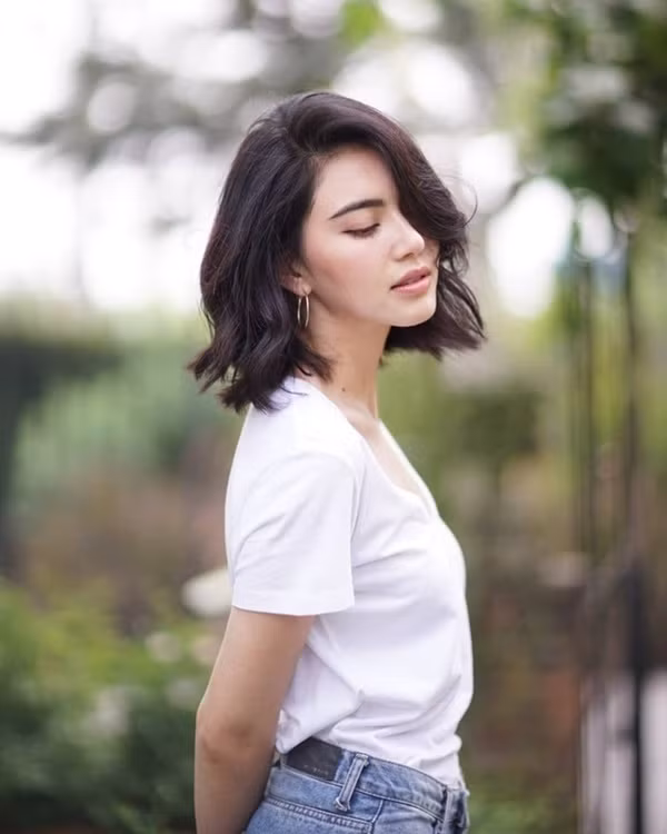 Ngoài mỹ nhân 