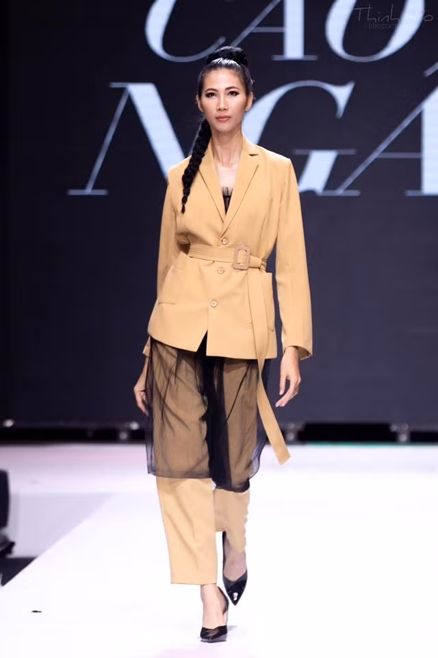 Hết thời gầy như zombie, Cao Ngân tái xuất với thần thái khó ai bì kịp khi catwalk ở VNTM 2019-2