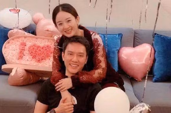 Hé lộ hình ảnh của Triệu Lệ Dĩnh sau khi sinh con 4 Triệu Lệ Dĩnh, Phùng Thiệu Phong, sao Hoa ngữ