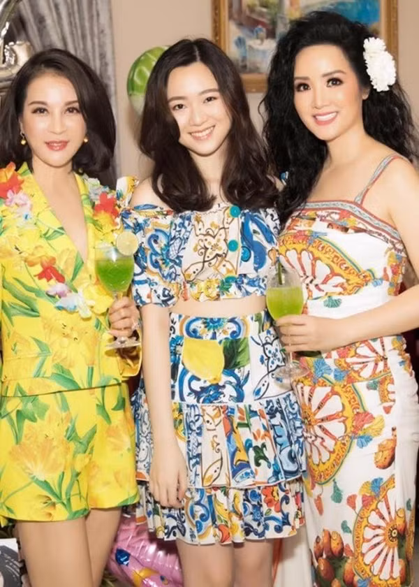 Ngỡ ngàng với diện mạo xinh đẹp của các ái nữ nhà sao Việt: Toàn là những mỹ nhân hàng đầu, sở hữu cuộc sống sang chảnh ai cũng ghen tị-2