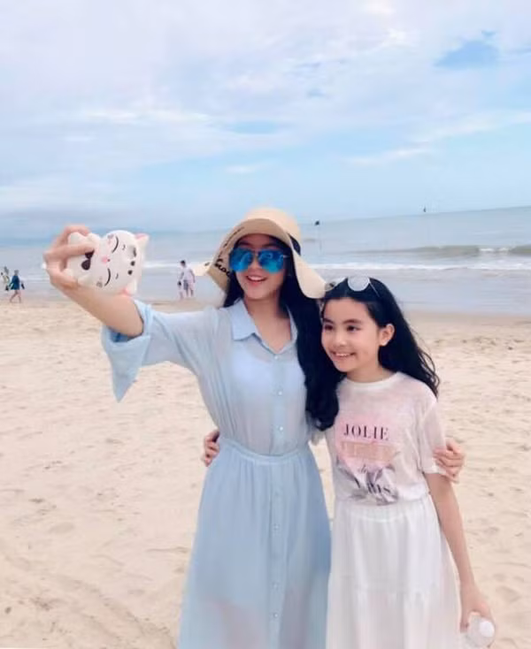 Ngỡ ngàng với diện mạo xinh đẹp của các ái nữ nhà sao Việt: Toàn là những mỹ nhân hàng đầu, sở hữu cuộc sống sang chảnh ai cũng ghen tị-33