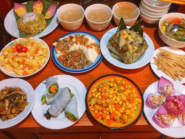 Mâm cỗ chay cúng Rằm tháng 7.