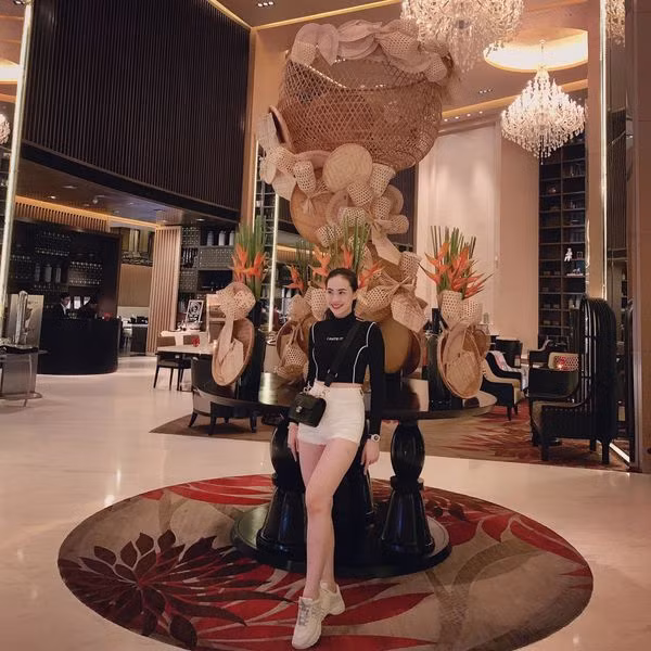 Bạn gái tin đồn mới của Quang Hải: Gương mặt già dặn nhưng ăn đứt Nhật Lê bởi body nóng bỏng, thần thái sang chảnh ảnh 7