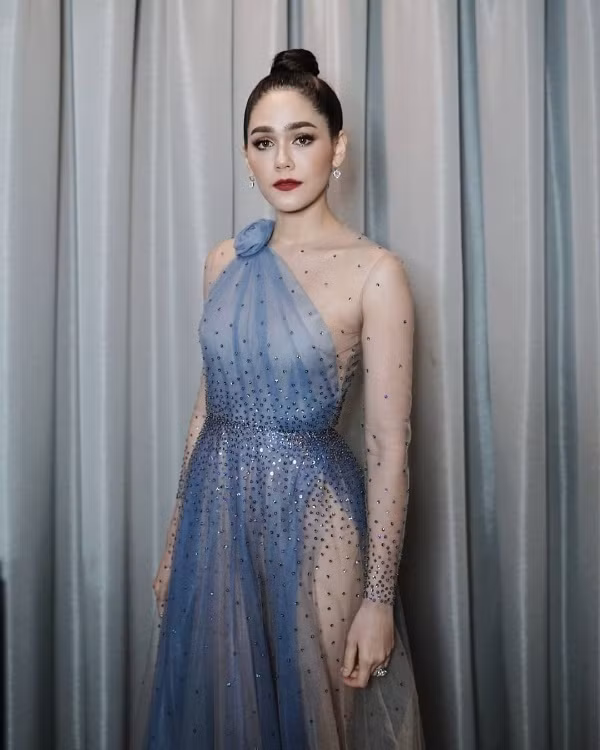 Ngoài mỹ nhân 