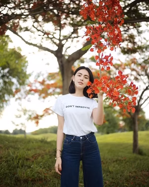 Ngoài mỹ nhân 