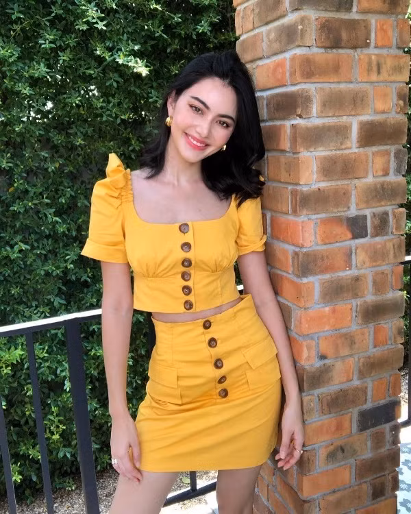 Ngoài mỹ nhân 