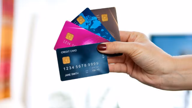 Cân nhắc khi mở thẻ tín dụng: Chẳng hợp người không biết chi tiêu