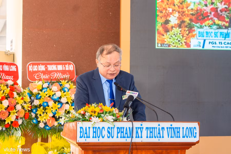 PGS.TS Cao Hùng Phi - Hiệu trưởng VLUTE phát biểu khai mạc.